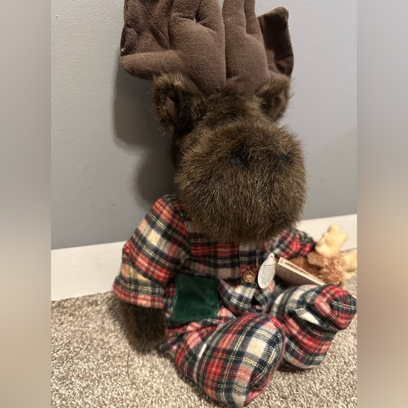 Boyds - Plush Moose with Plaid Pajamas - Picture 5 of 9